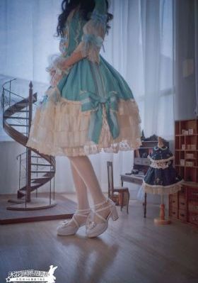 不系纽扣的女孩