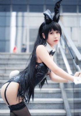 石原莉奈の浓厚な接吻と