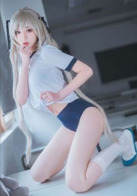 美女被挠痒痒